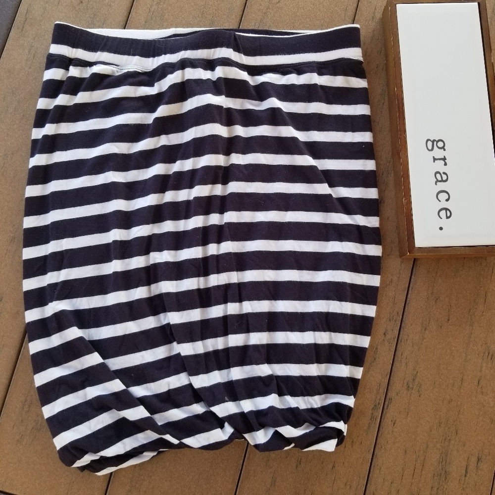GAP 🛍🤰🏼blue and white striped maternity skirt - medium